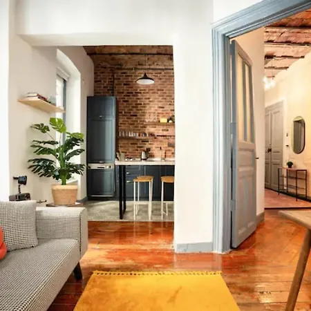 In Historical Building Near Galata Tower Apartment